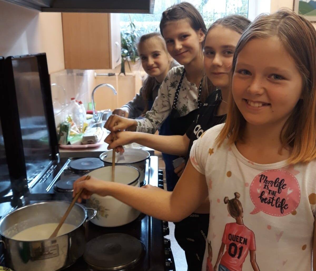 Ja skolēns porciju uzliek pats, tad visu izēd. Pārtikas atkritumi veidojas arī izglītības iestādēs