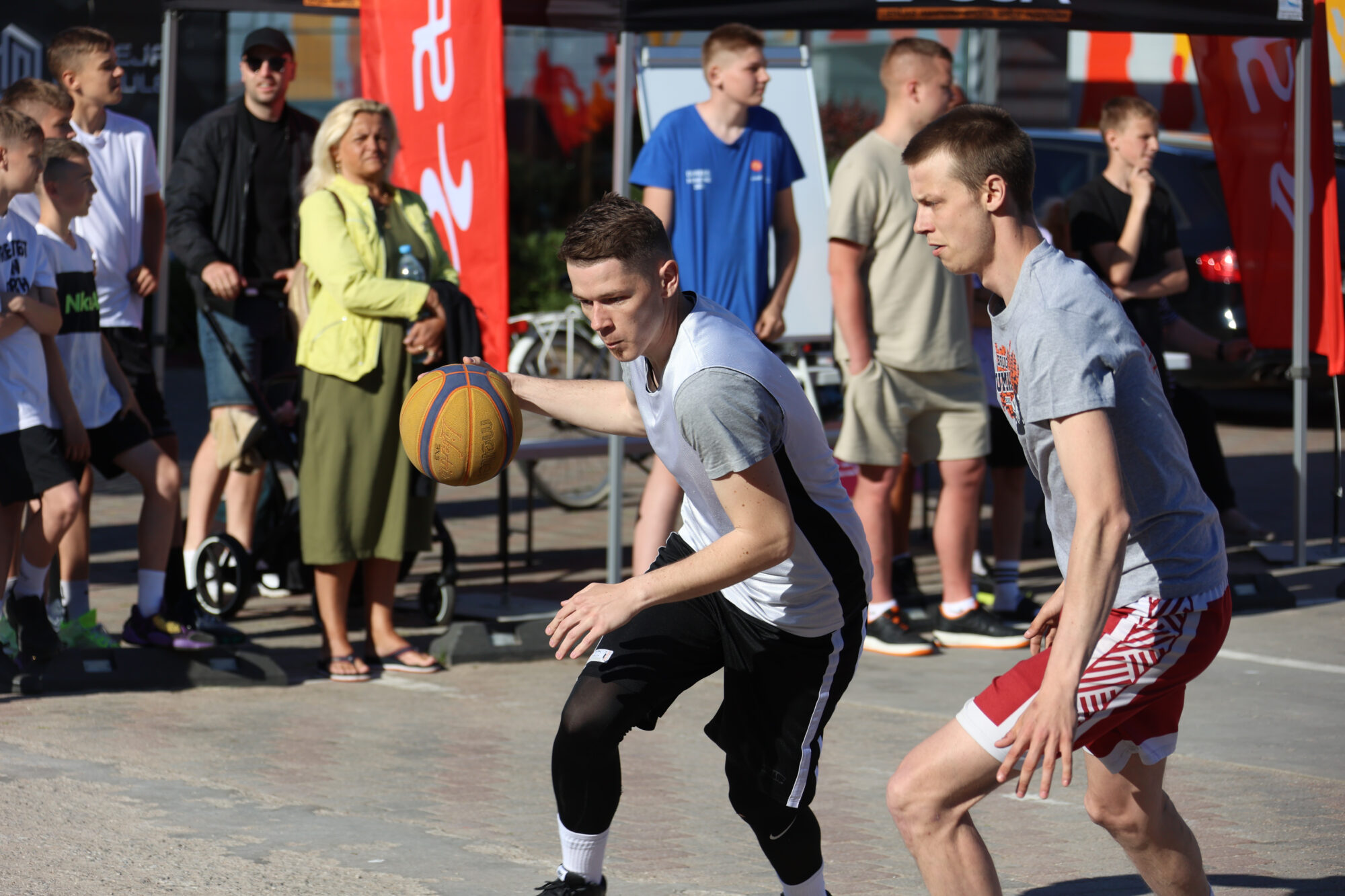 Emocionālas cīņas Bruģa Bumbas posmā pie ”Street Burgers”