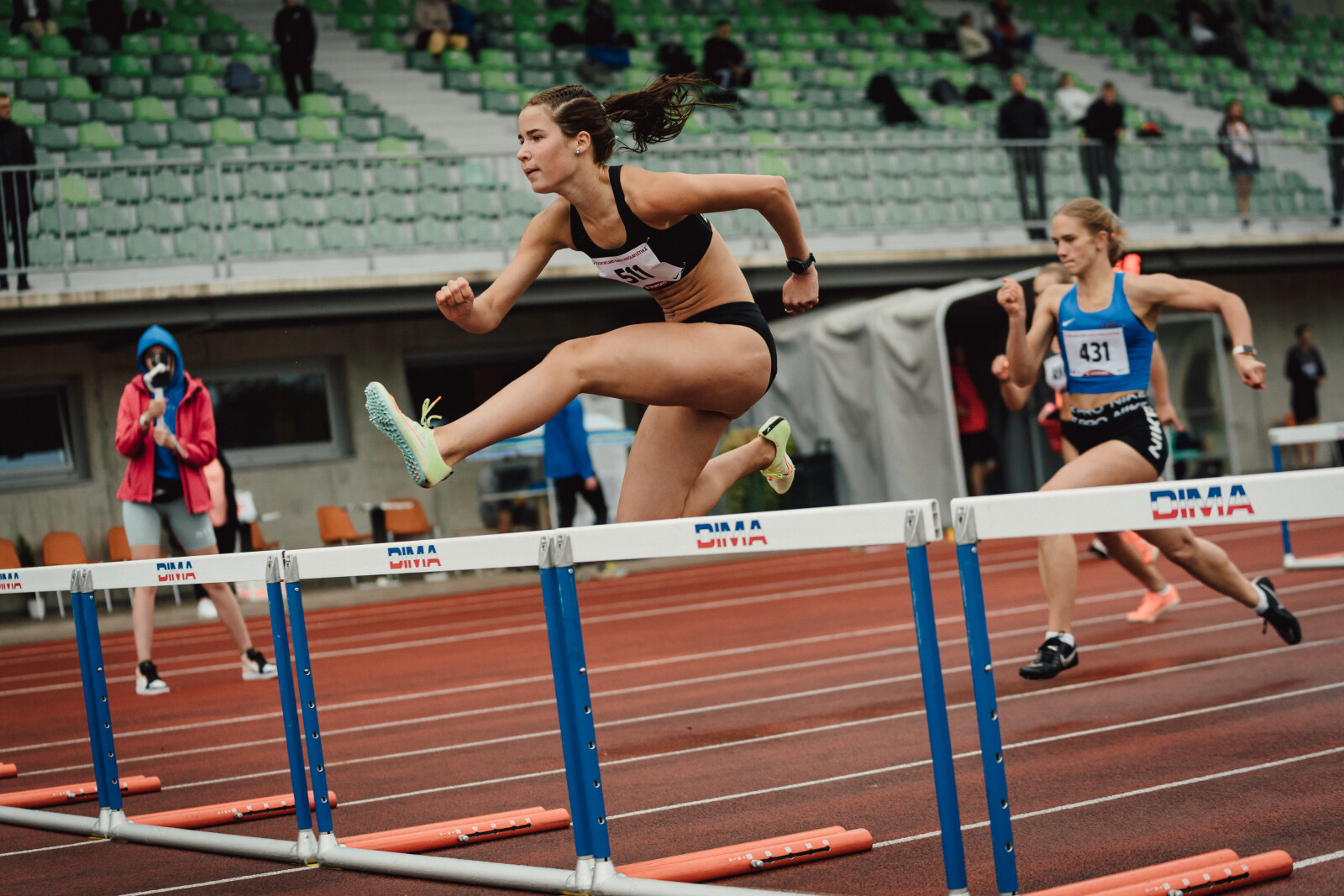 Laura Osipenko izpilda normatīvu Eiropas U-18 čempionātam
