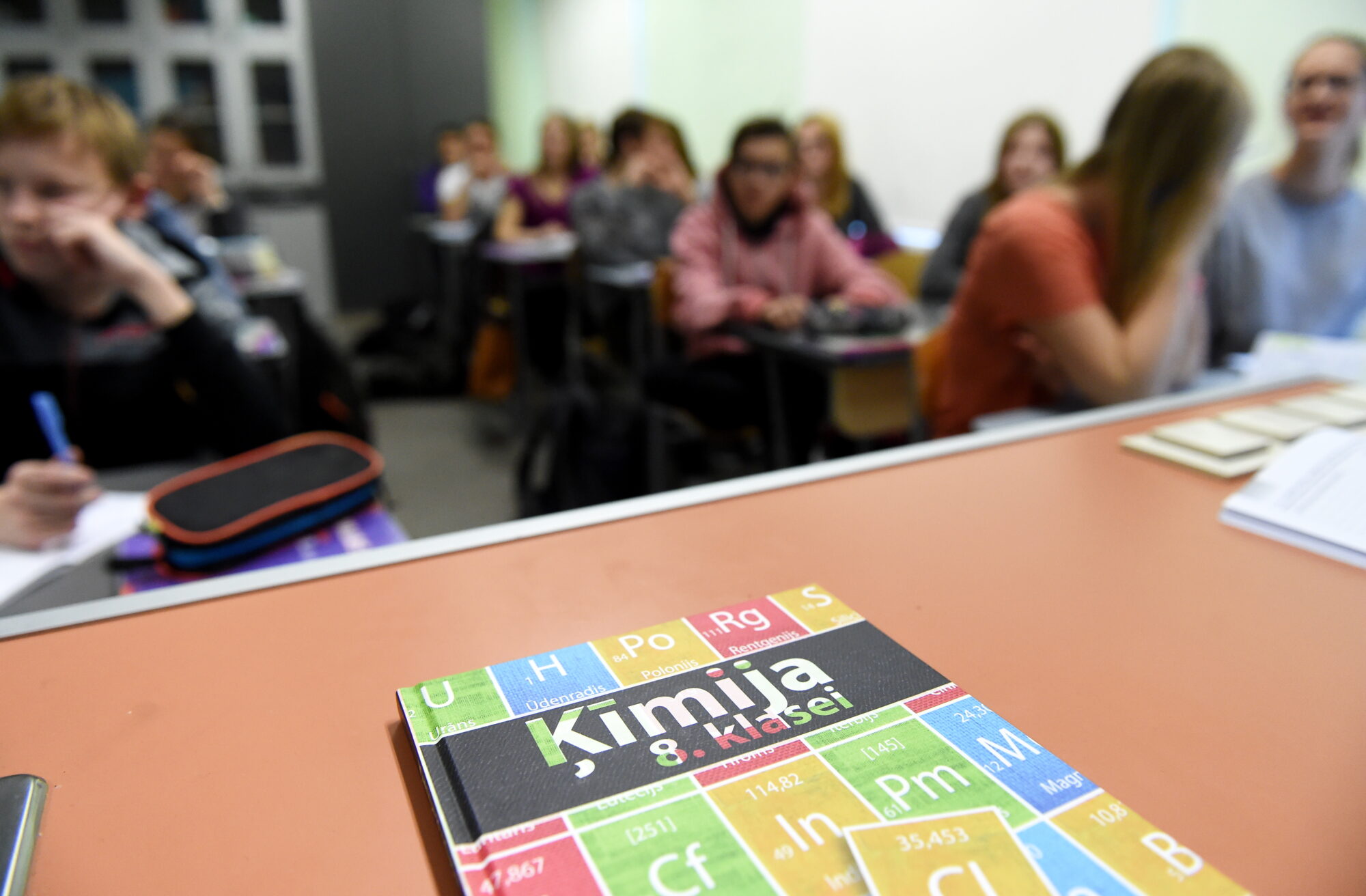 Valdība atbalsta pedagogu darba slodzes līdzsvarošanu un atalgojuma likmes paaugstināšanu