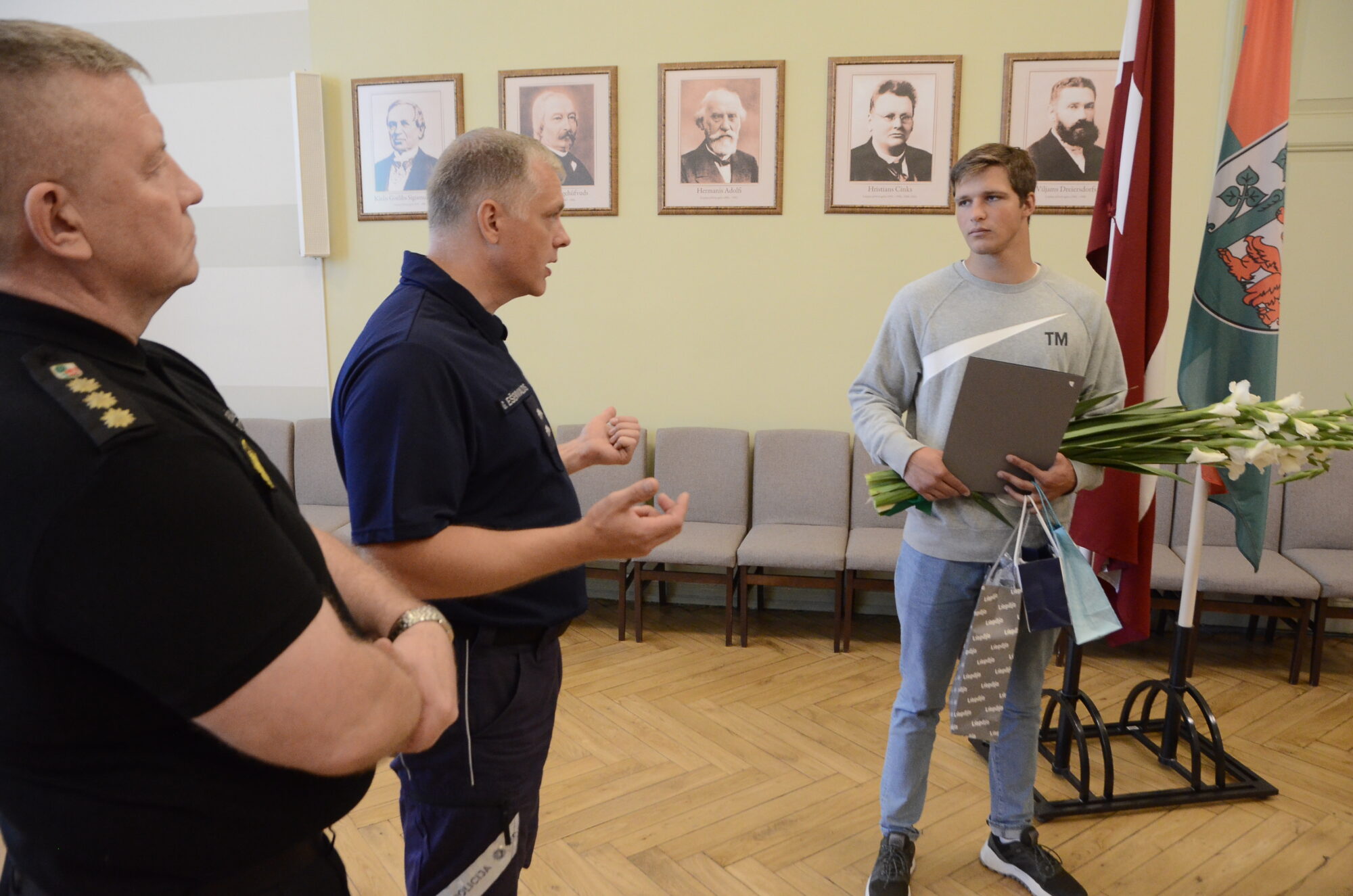 Pateicas jaunietim par divu meiteņu izglābšanu