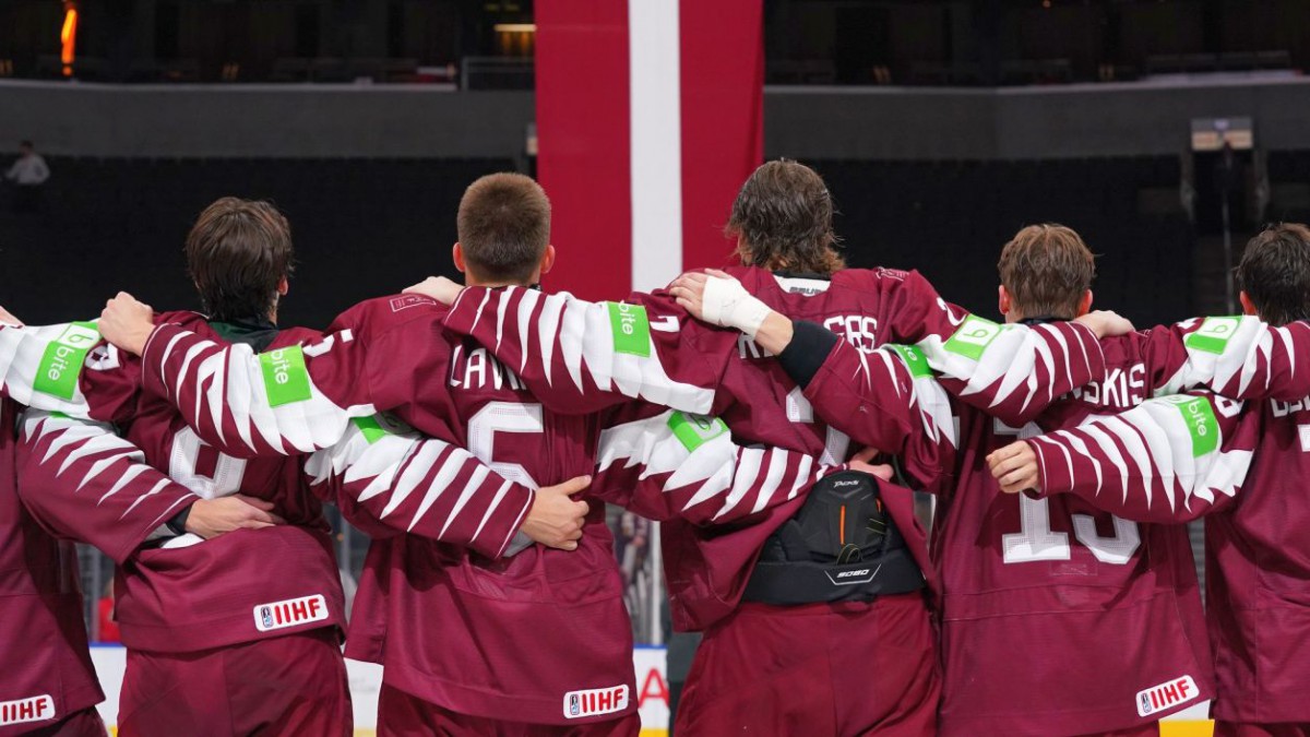 Latvijas junioru hokeja izlase iekļūst pasaules čempionāta ceturtdaļfinālā