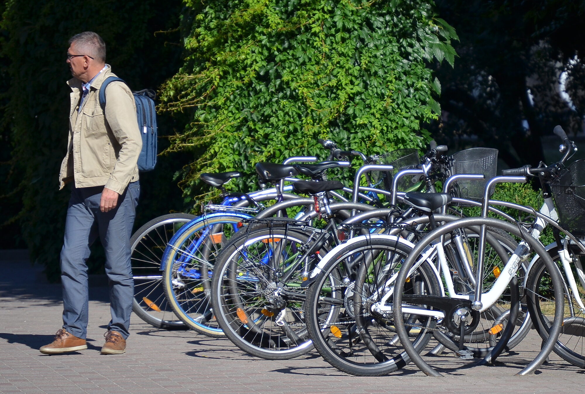 Neatstājiet velosipēdus pie veikala bez uzraudzības!