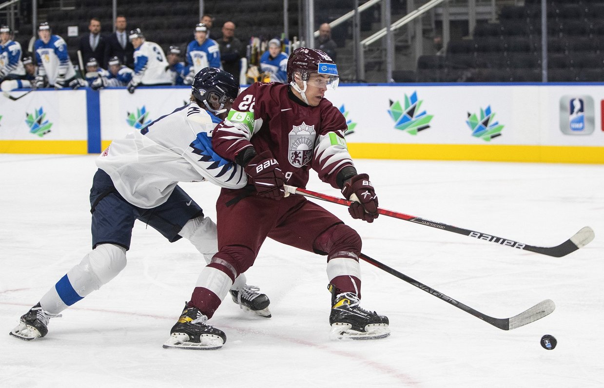 Latvijas U-20 izlase pasaules čempionāta pirmajā mačā zaudē Somijai