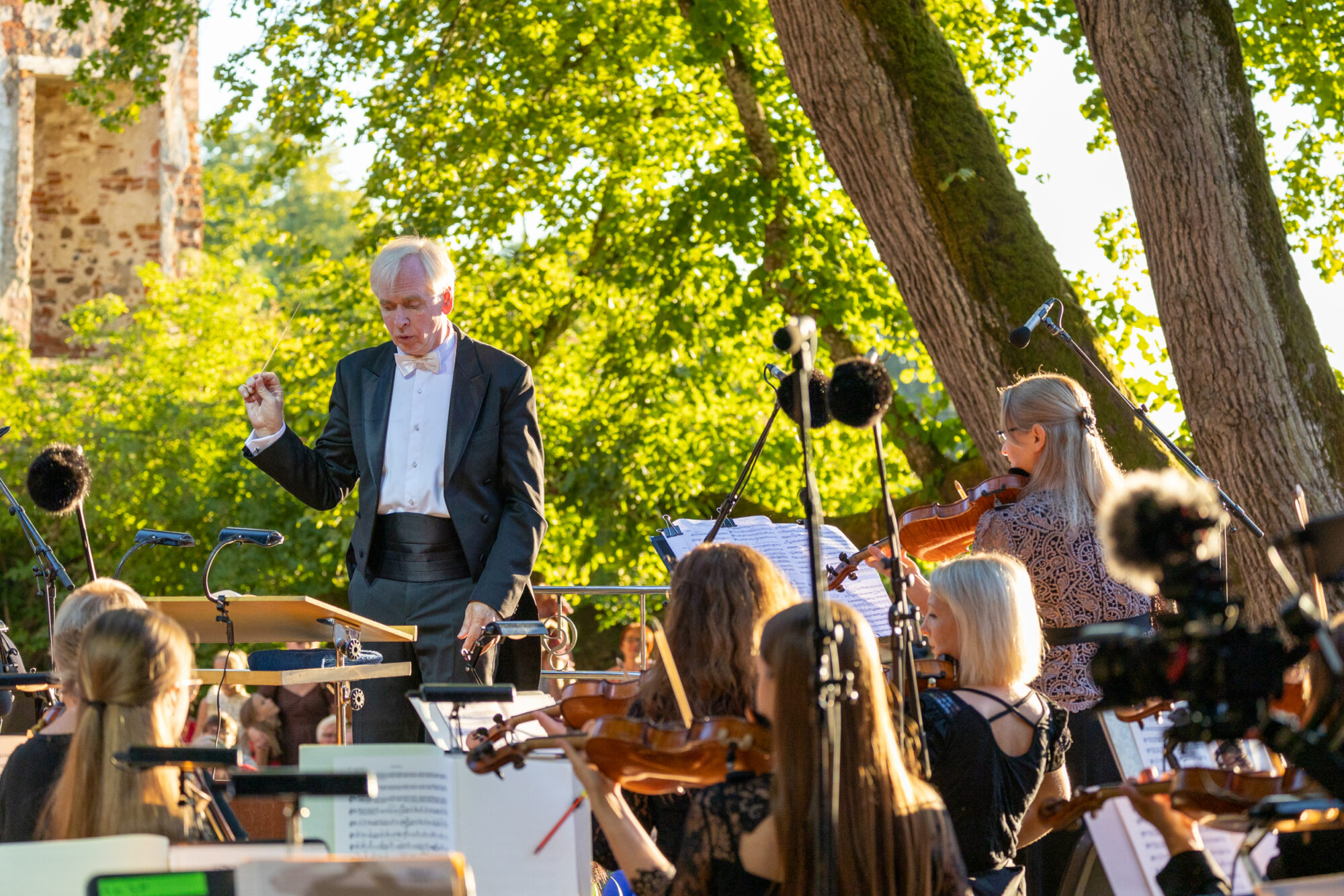 Muzikāls ceļojums sācies Grobiņas pilsdrupās