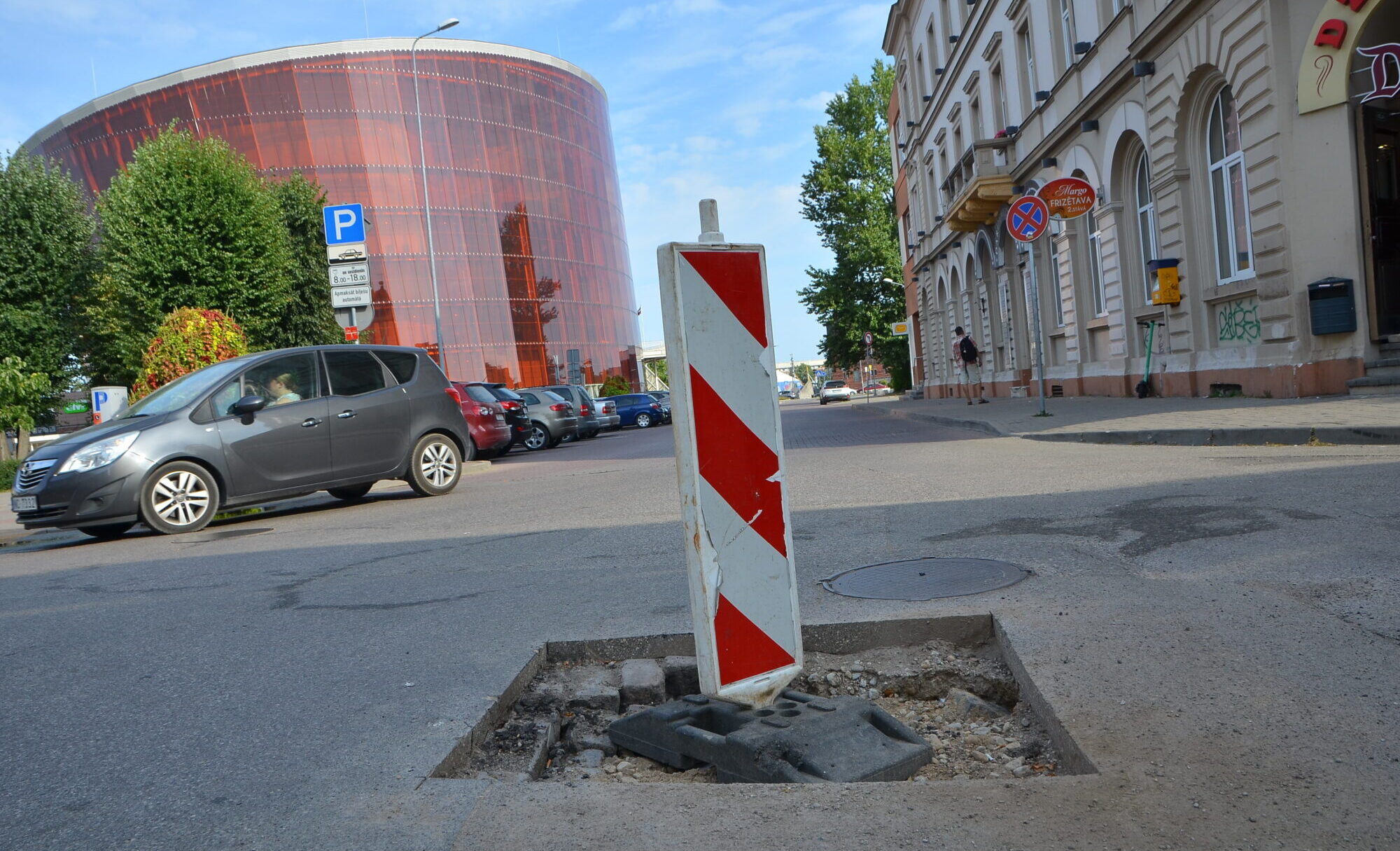 Nedēļām ilgs kreņķis ap vienu bedri tuvojas finišam