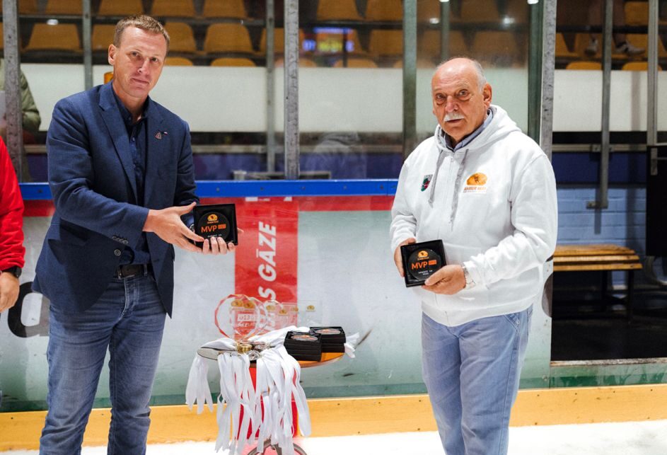Ar vairāk nekā 600 jauno sportistu dalību aizvadīts hokeja turnīrs “Amber Puck”