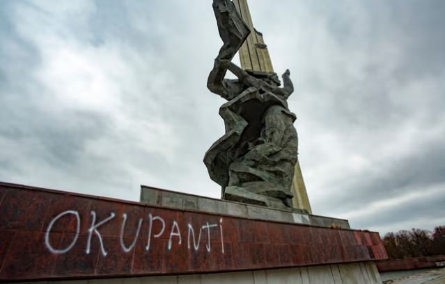 Padomju armijai veltīto pieminekli Pārdaugavā grasās nogāzt tuvāko nedēļu laikā