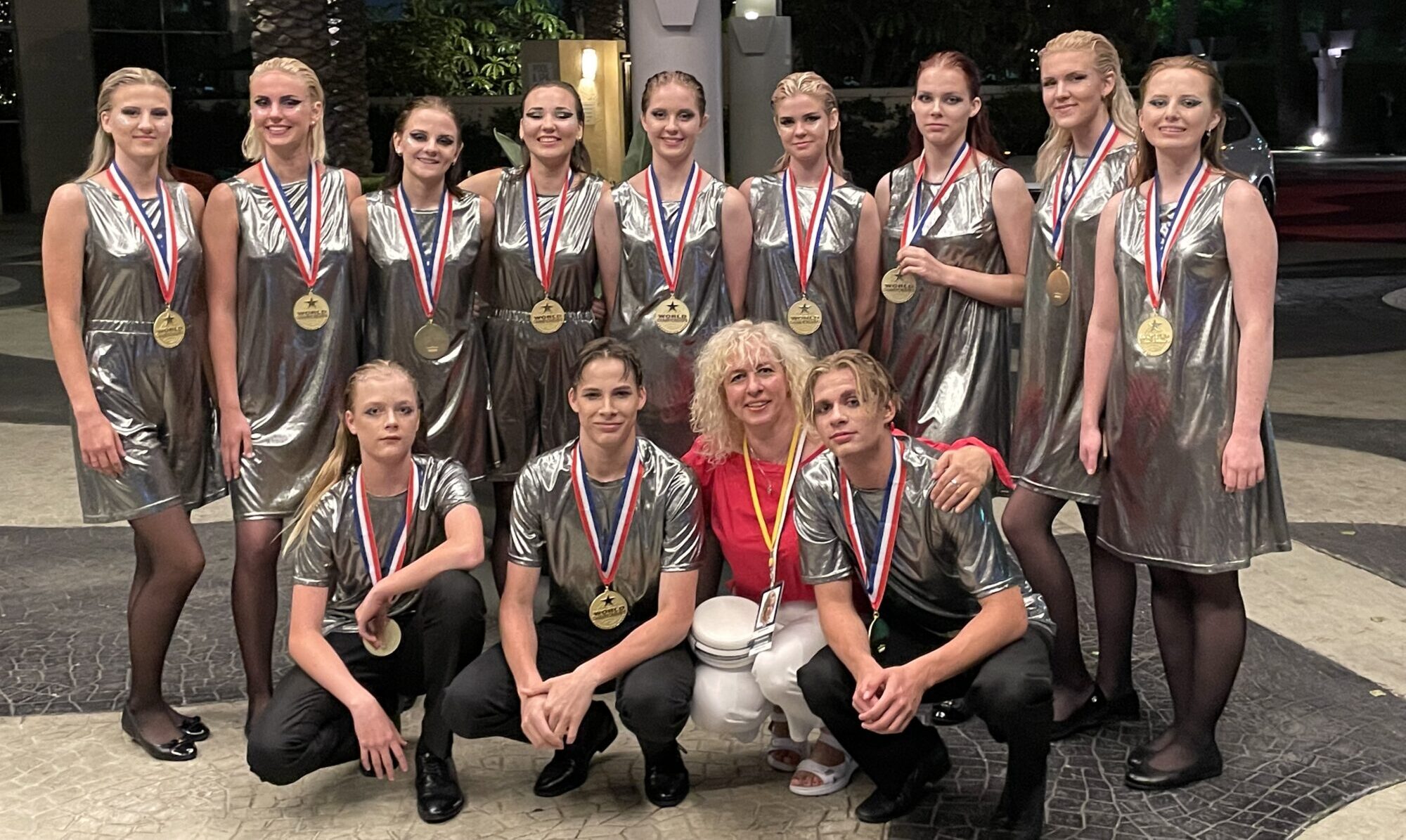“Viņi var visu!”. Ansamblis “Amber Strings” gūst panākumus Holivudā