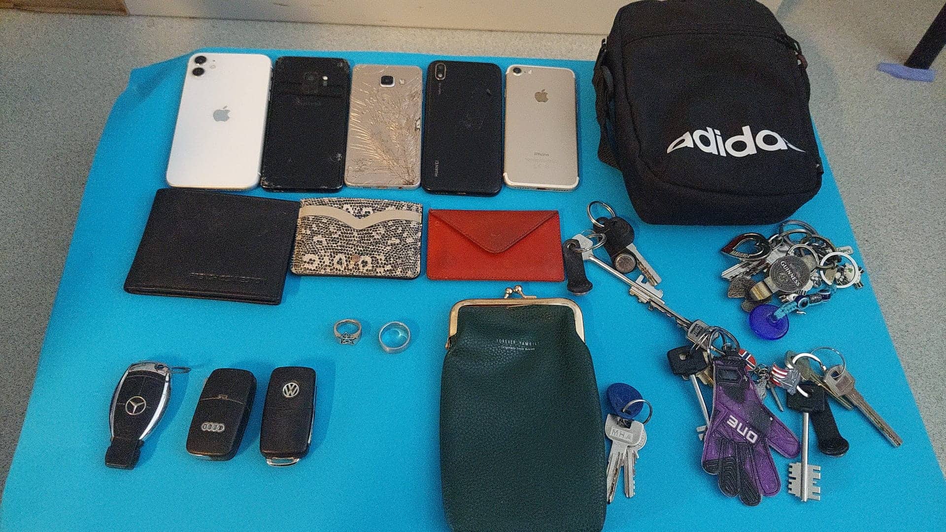 Policija aicina atsaukties festivālā “Summer Sound” atrasto mantu īpašniekus