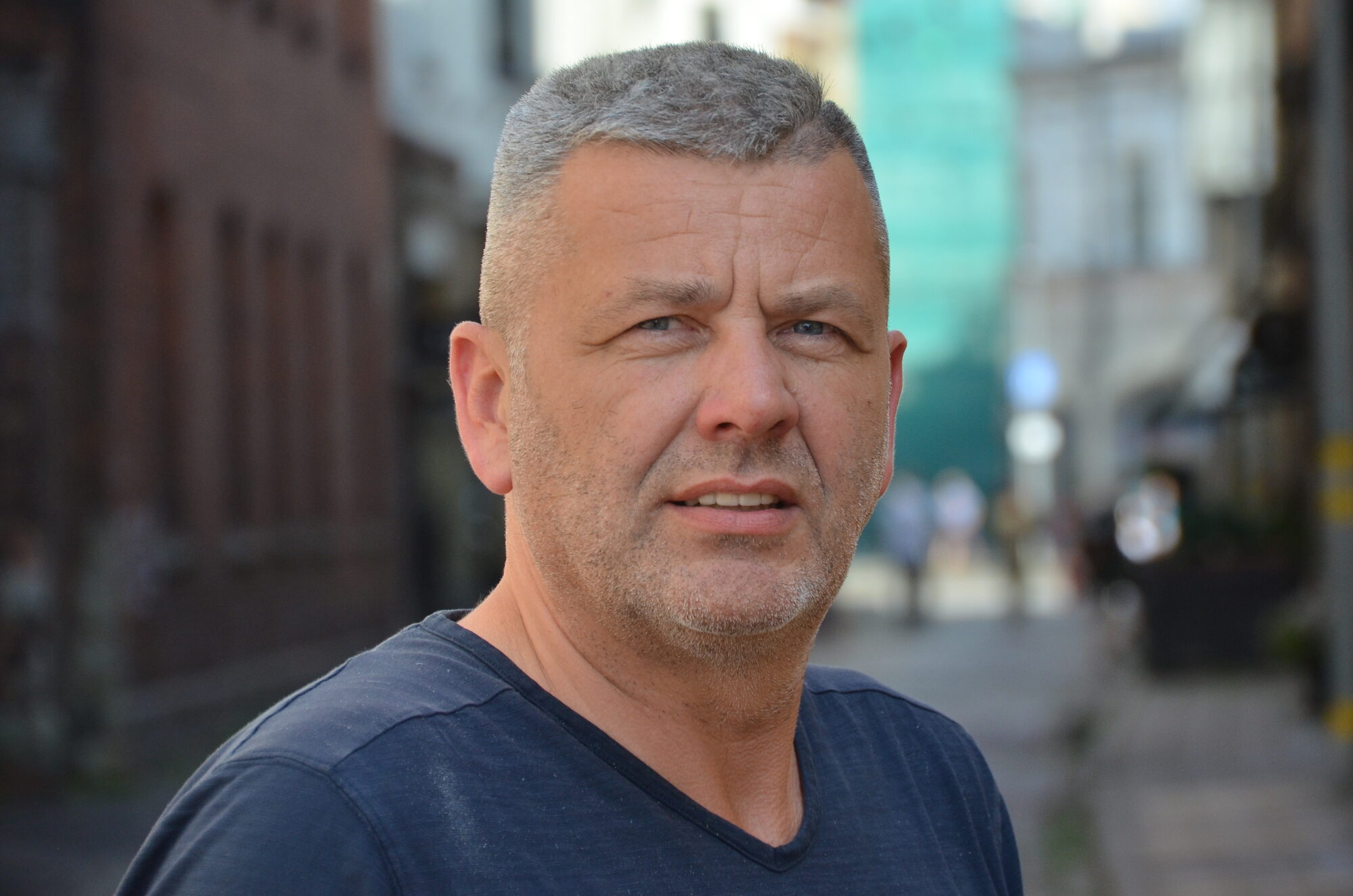 Pāvilostnieki liek Arti Rimmu pie kauna staba