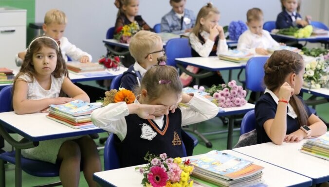 Saeimas vairākums otrajā lasījumā atbalsta pakāpenisku pāreju uz mācībām tikai valsts valodā