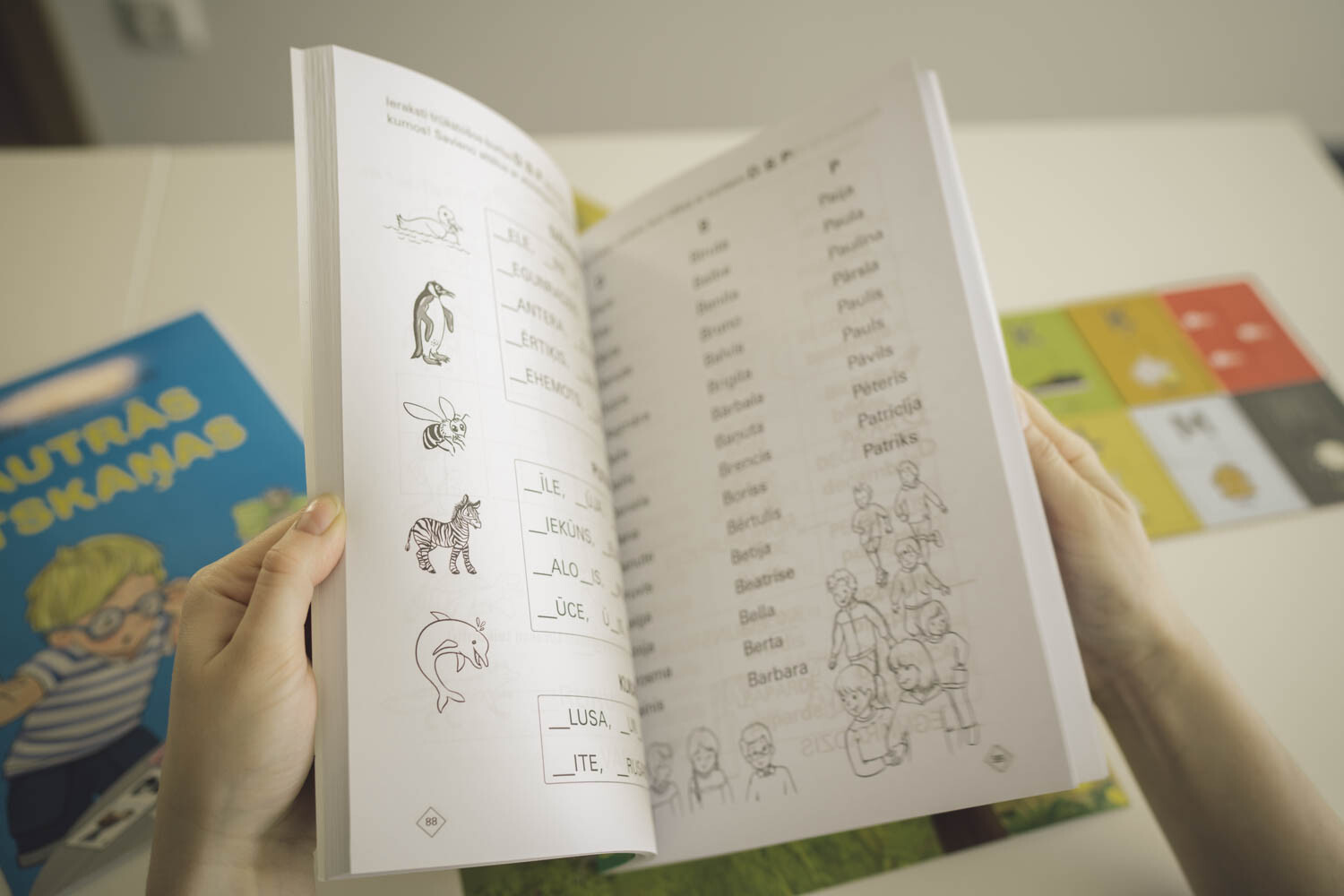 Vecāki aicināti pieteikties bezmaksas latviešu valodas kursiem