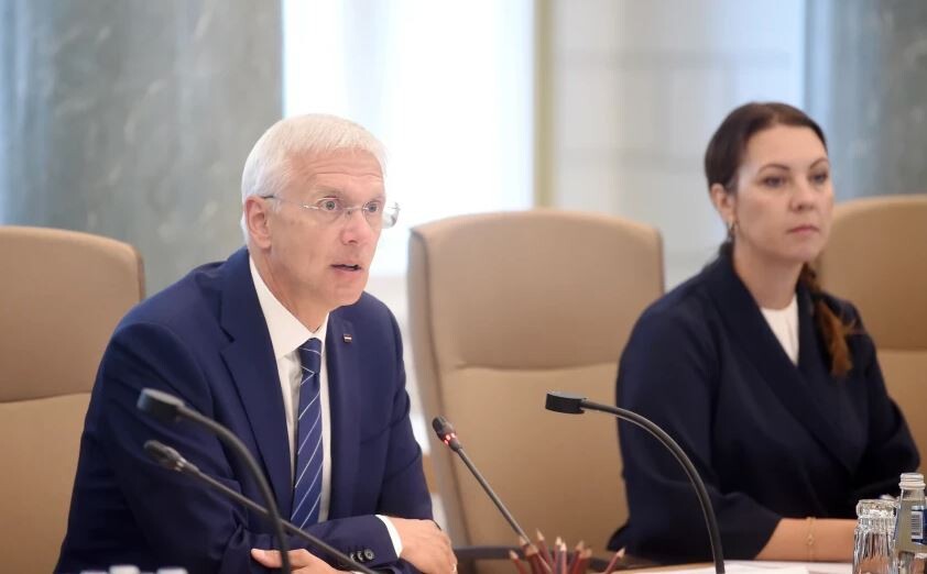 Lai iepazītos ar IZM piedāvājumu, uz dienu iepauzē LIZDA un valdības sarunas par pedagogu streiku