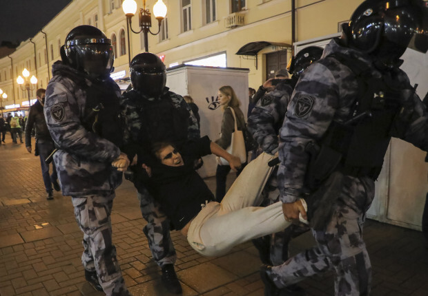 Krievijā protestos pret mobilizāciju vairāk nekā 1400 aizturēto