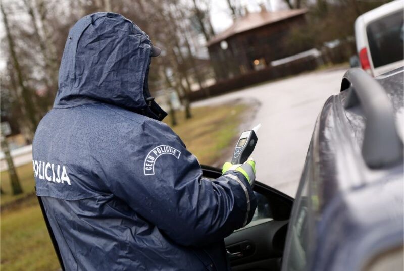 Sasvinas un zem “ķieģeļa” aizstūrē līdz kriminālprocesam