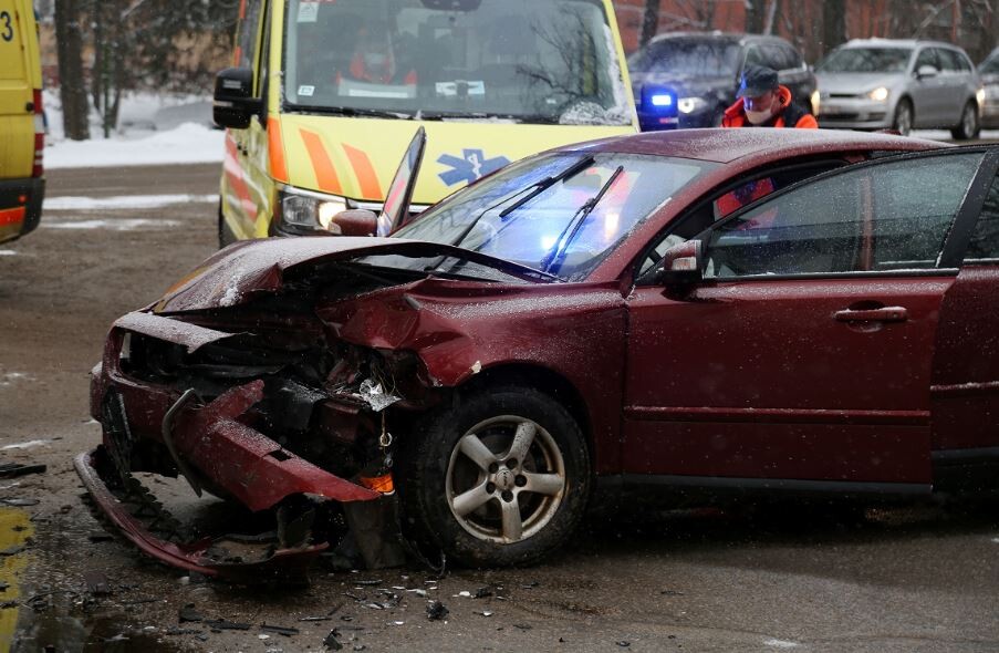 Uz ceļiem visvairāk bojāgājušo sadursmēs