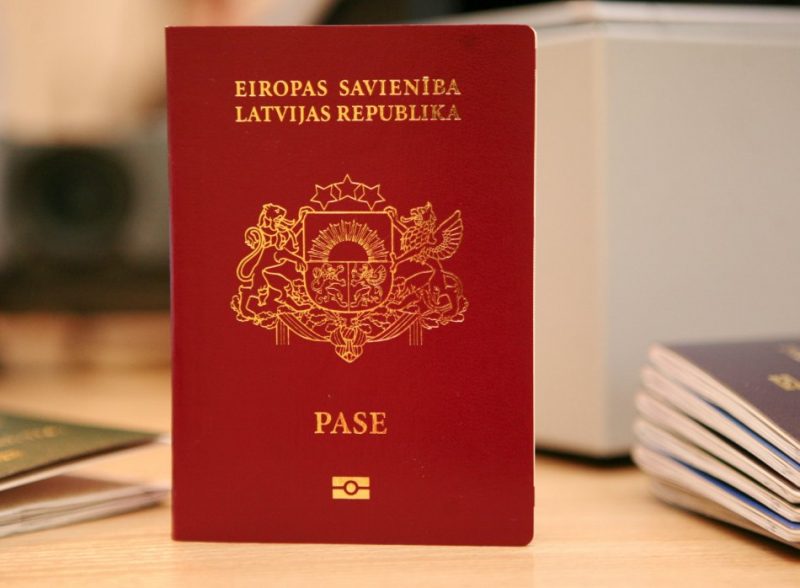 Liepājā brīvdienā rindas kārtībā varēs noformēt pasi