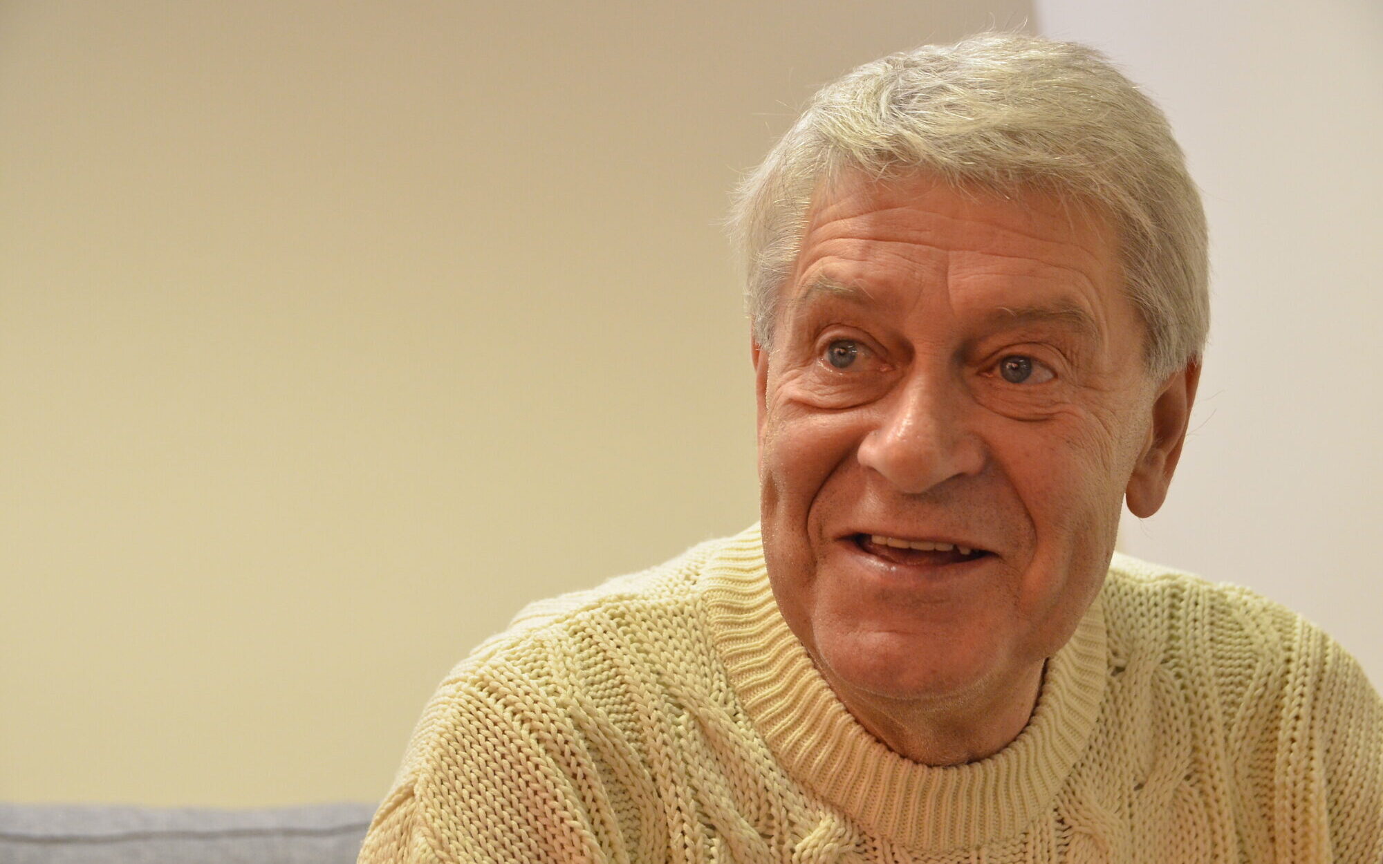 Imants Resnis aizkustinājumam neļaujas