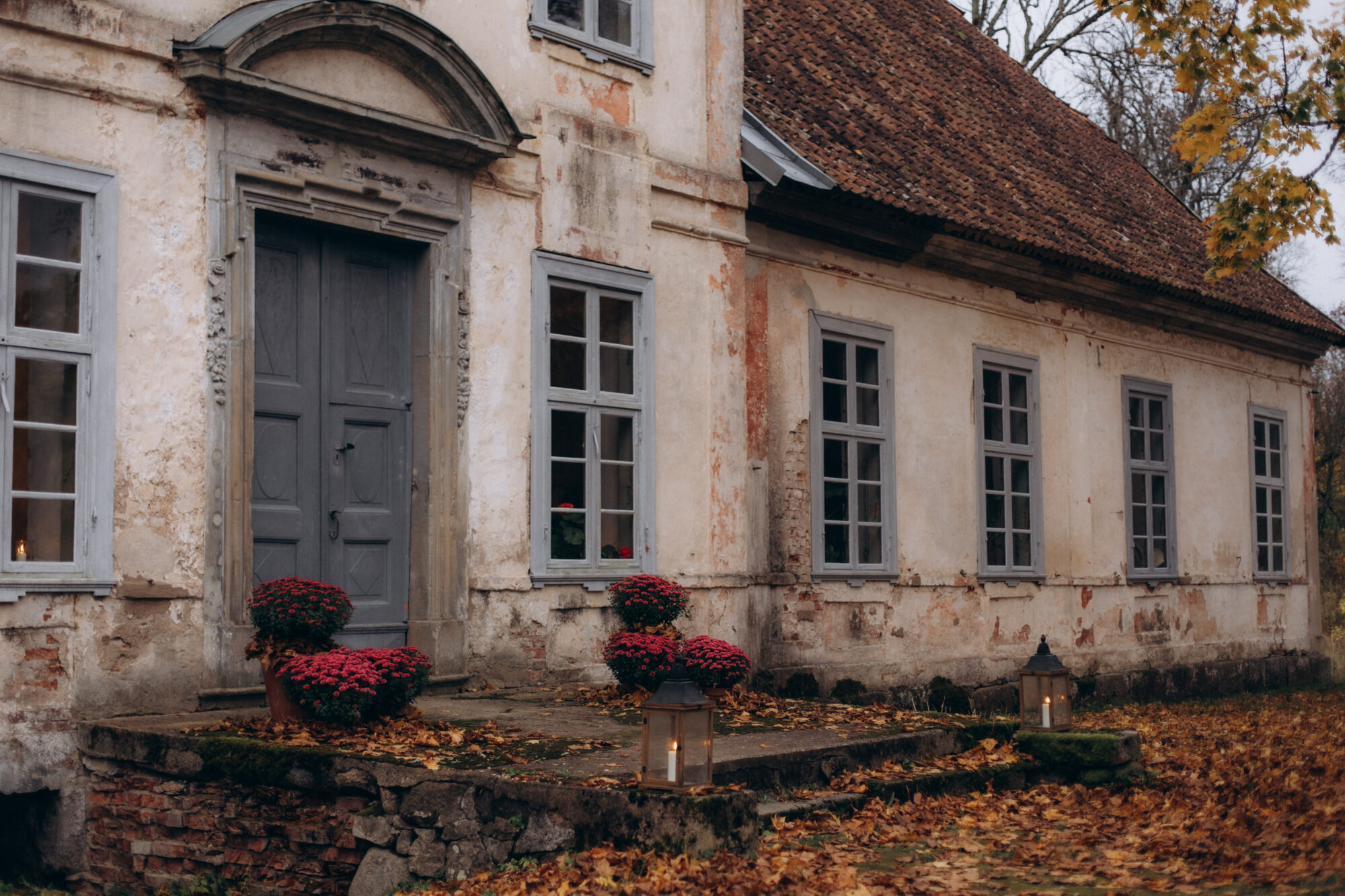 Tāšu muižā aizvadīts “Luxury Village party” koncerts
