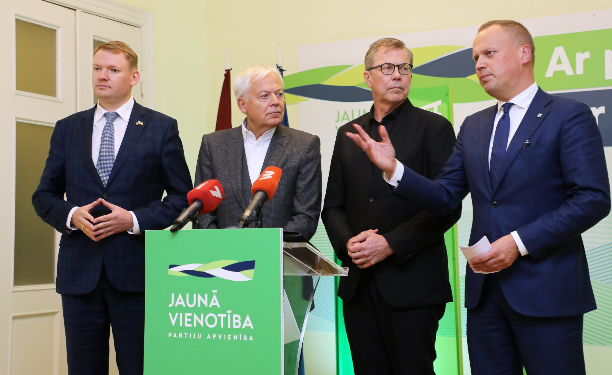 Nedēļas politikas apskats: “Svētā trīsvienība”, āža kāja un citi zvēri
