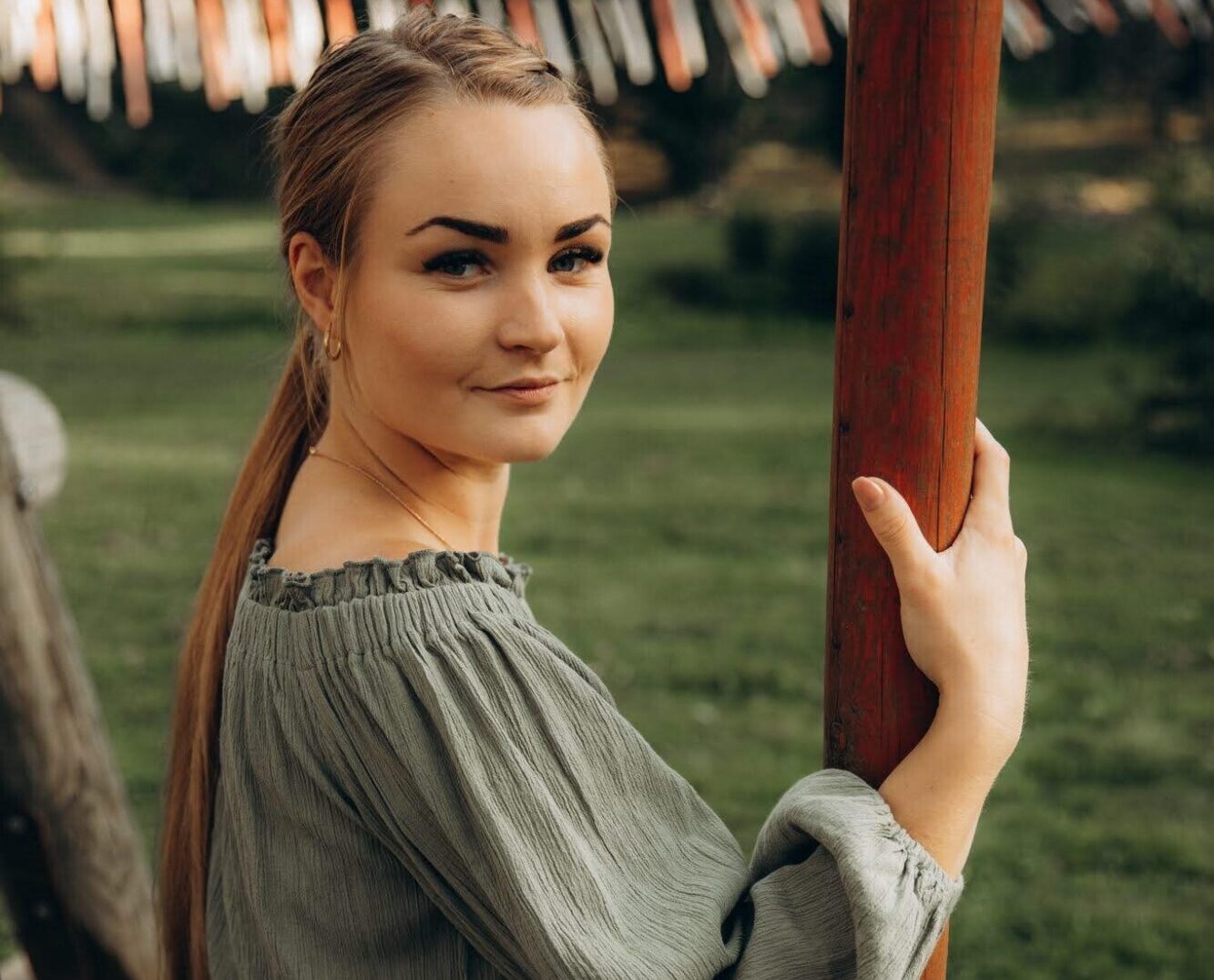 Sallija Kadaģe Anglijā atgriež latviskās sajūtās