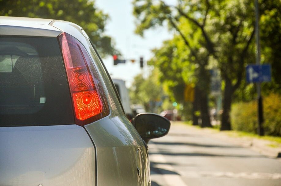 Pētījums: Latvijā vairāk nekā pusei ģimeņu ir vismaz viena automašīna