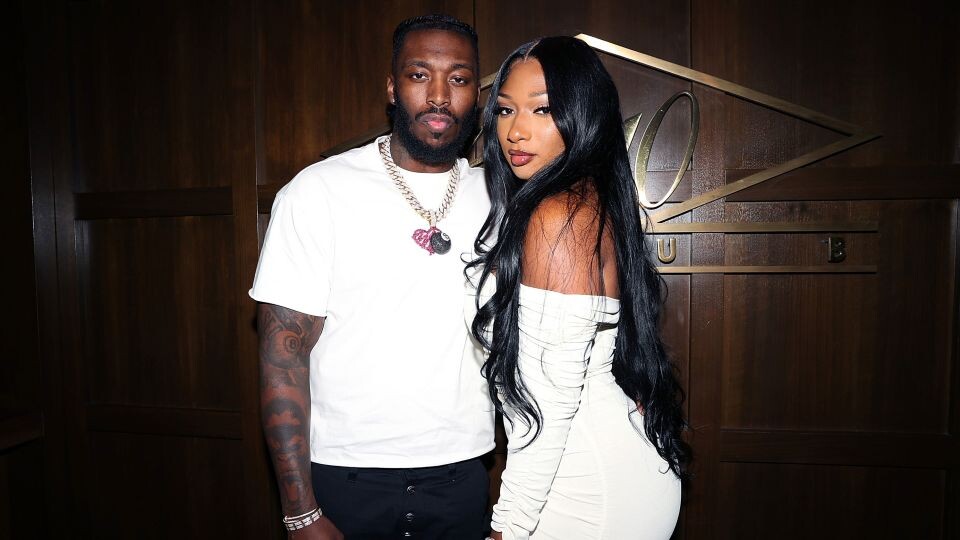 Megan Thee Stallion un viņas puisis Pardi atzīmē attiecību jubileju