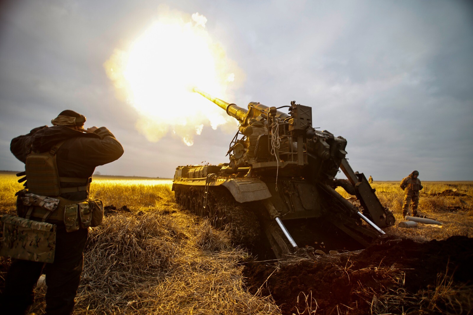 Jenss Stoltenbergs: NATO sabiedrotie gatavojas piegādāt Ukrainai smagākus un modernākus ieročus