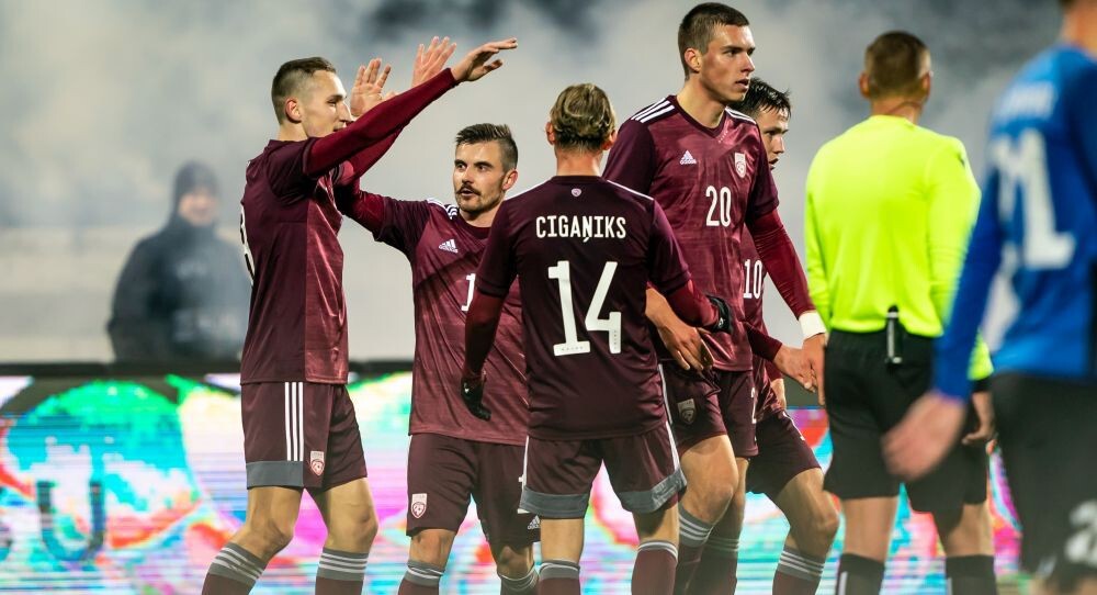 Latvijas futbolisti Baltijas kausa pusfinālā uzvar pēcspēles sitienos un iekļūst finālā