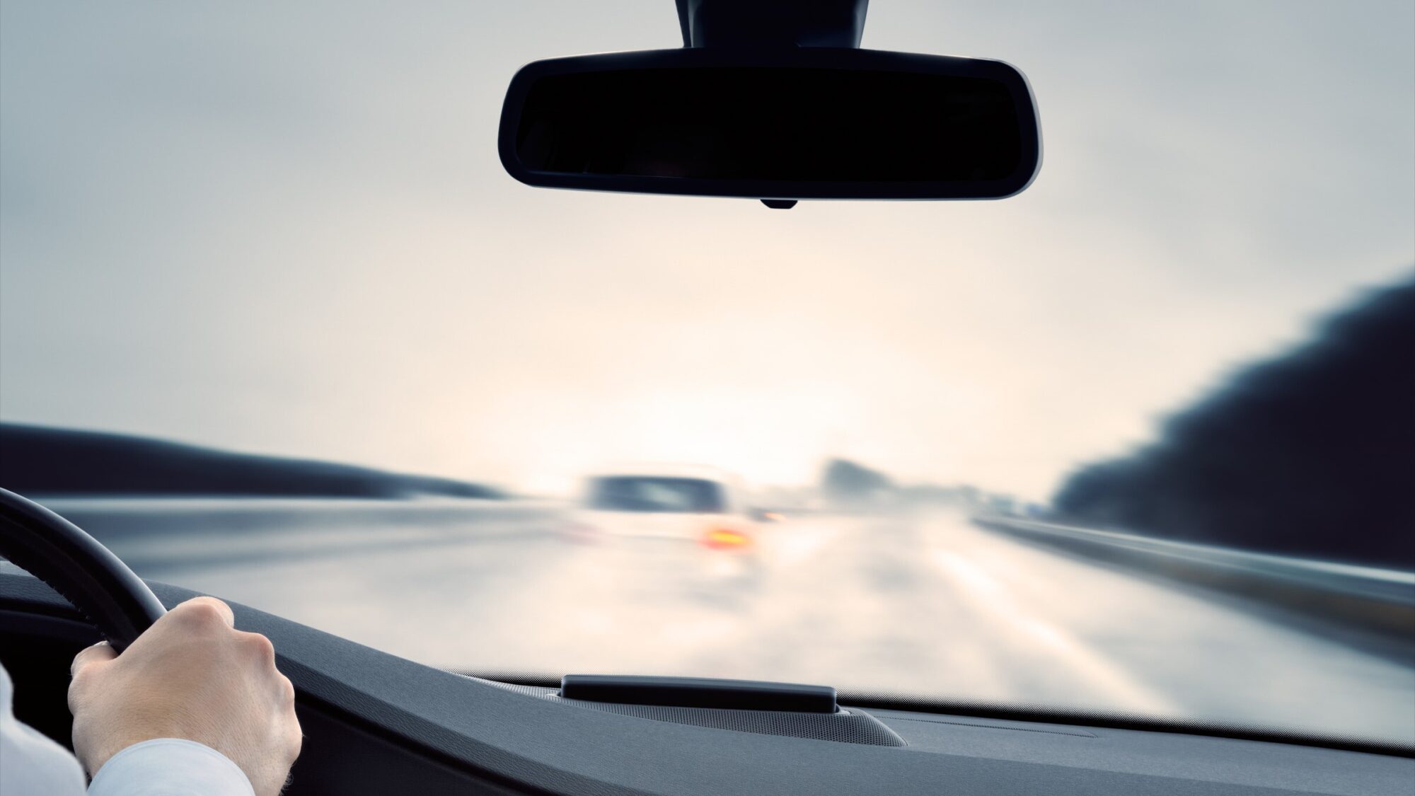 Kas kopīgs viedierīcēm un auto? Akselerometrs!