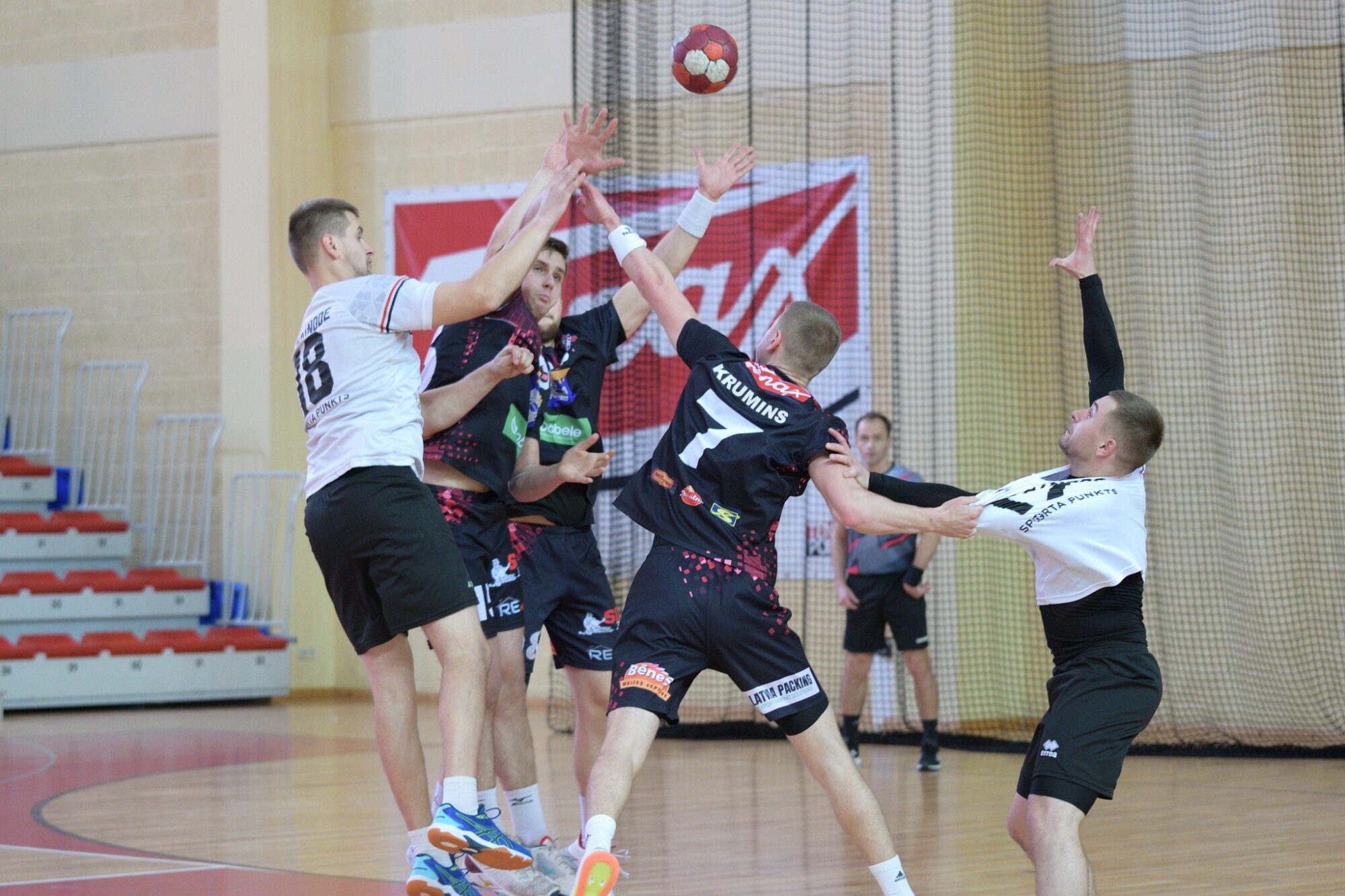 HK ”Vaiņode” aizvada cīņu pret flagmani