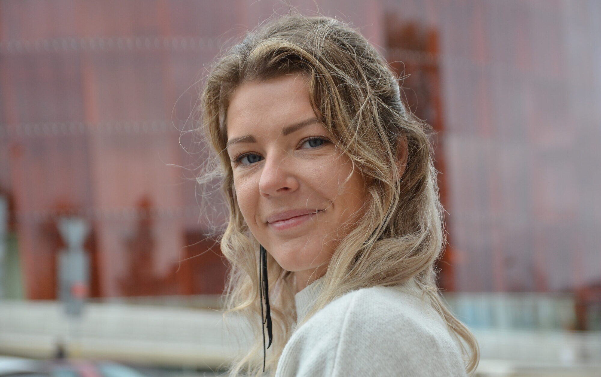 Agnese Jansone māca un glābj cilvēku dzīvības