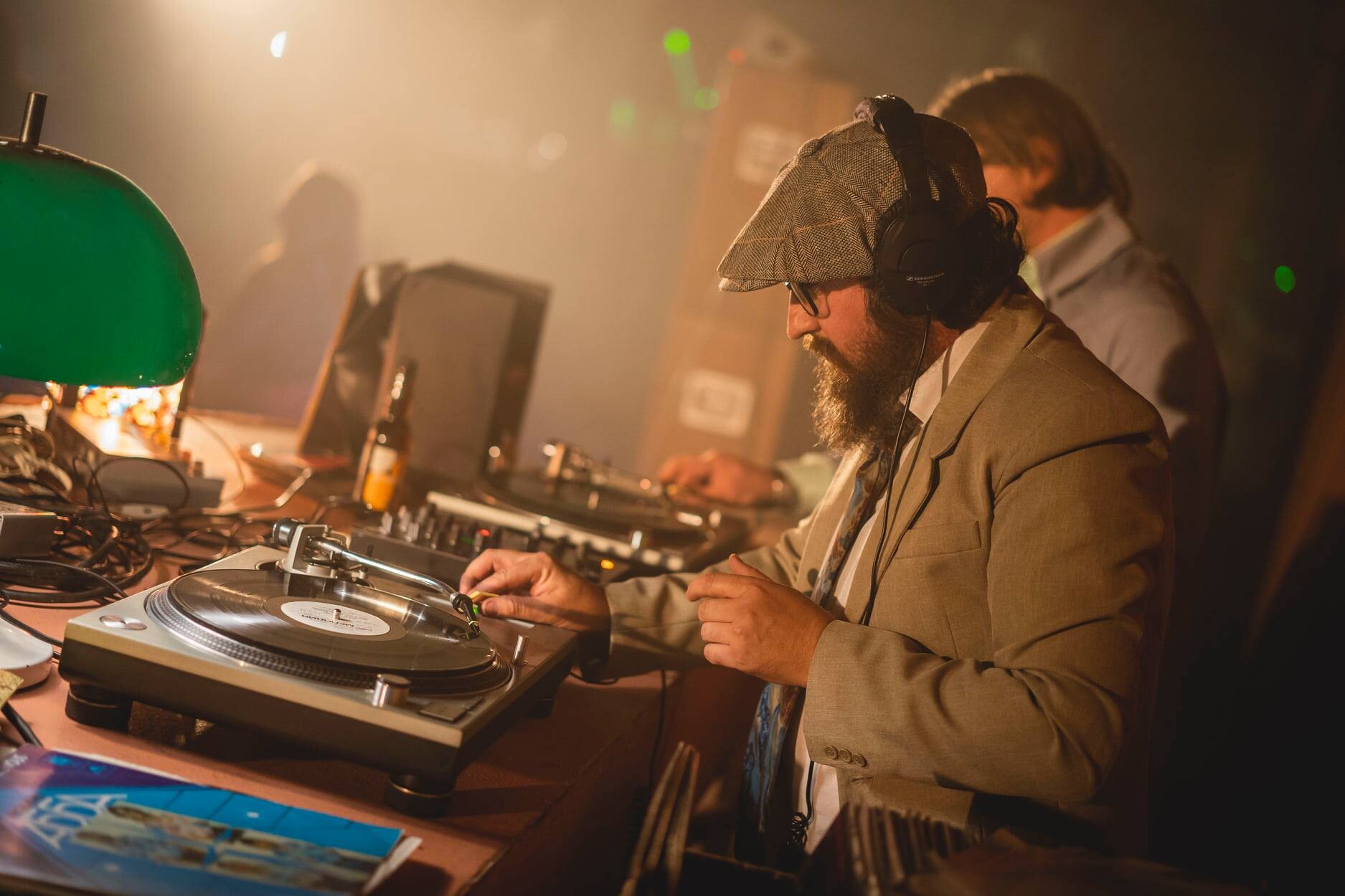18. novembri atzīmēs ar rubrikas “Aldis Ermanbriks” vinilplašu ballīti