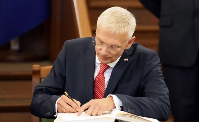 Koalīcijas partijas paraksta sadarbības līgumu