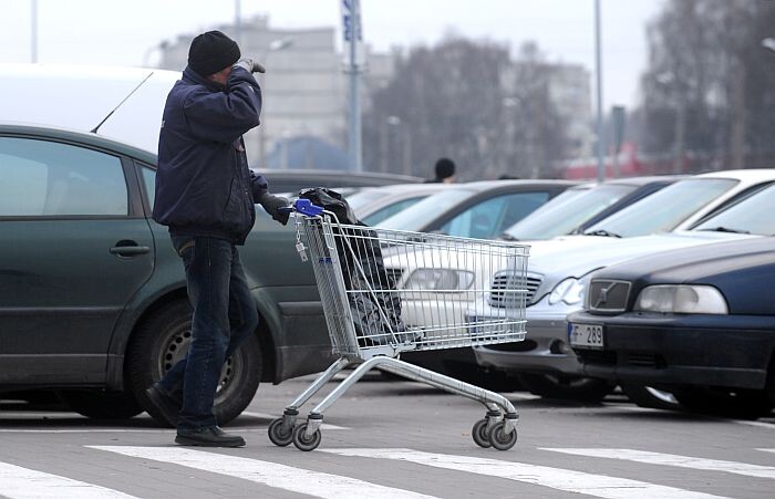 Savākti 10 000 parakstu par autostāvvietu platuma palielināšanu