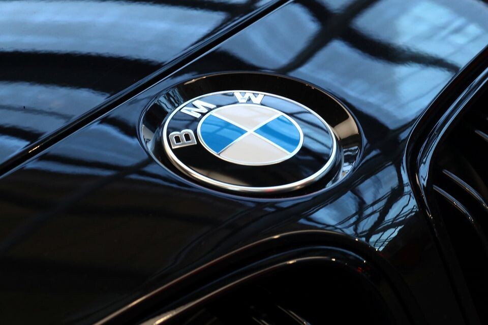 Atkal lido virs simta. Atkal “BMW”