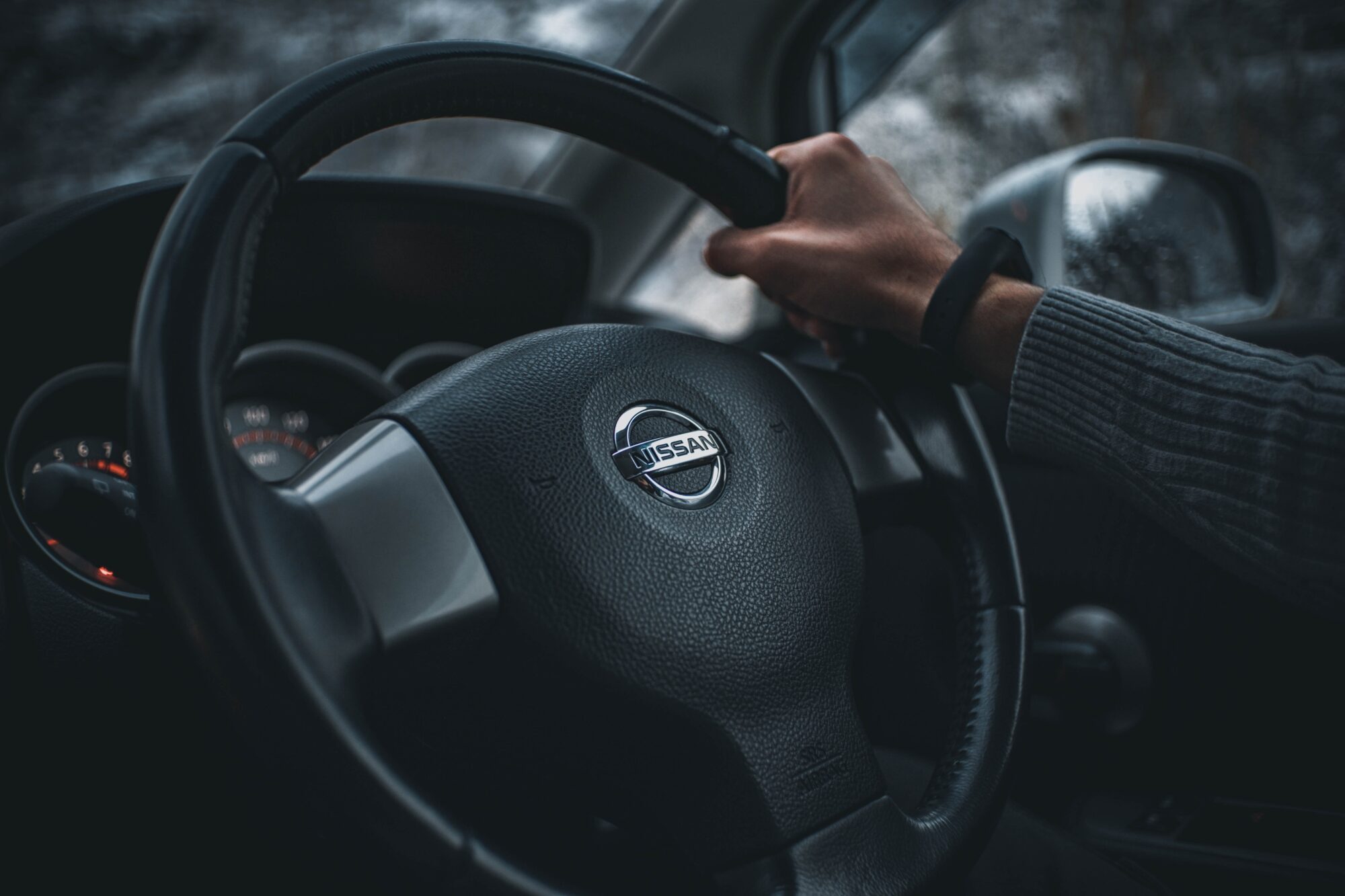 “Nissan” ziņo par būtisku pusgada peļņas kritumu un ieceri likvidēt 9000 darbavietu