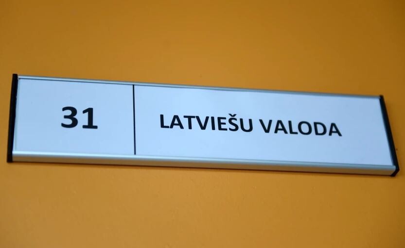 Tomēr neliks strādājošajiem Ukrainas iedzīvotājiem obligāti mācīties latviešu valodu