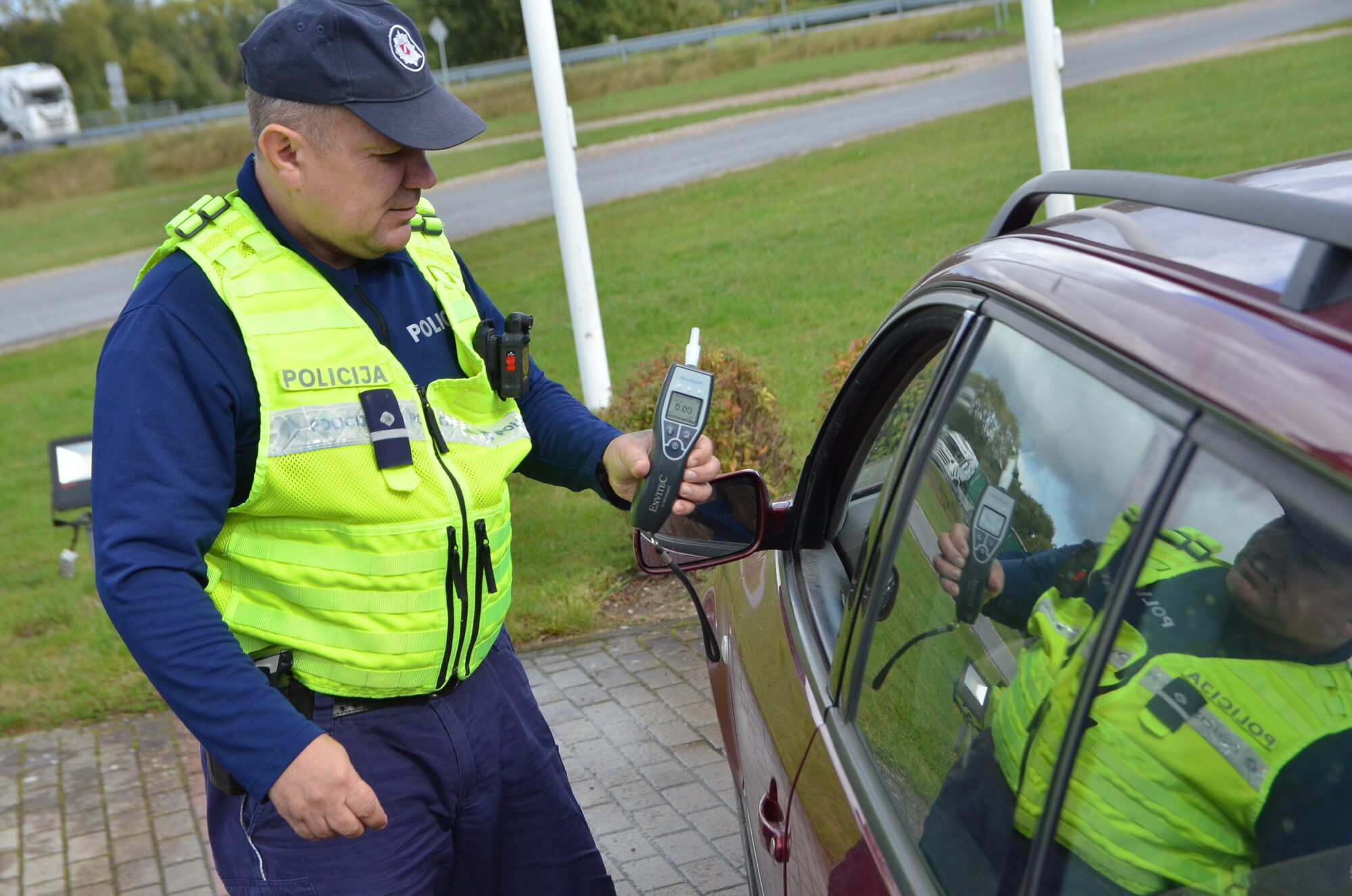 Cilvēcīgu pieeju un normālu algu. Iekšējās drošības stiprināšanai vispirms jāparūpējas par darbiniekiem