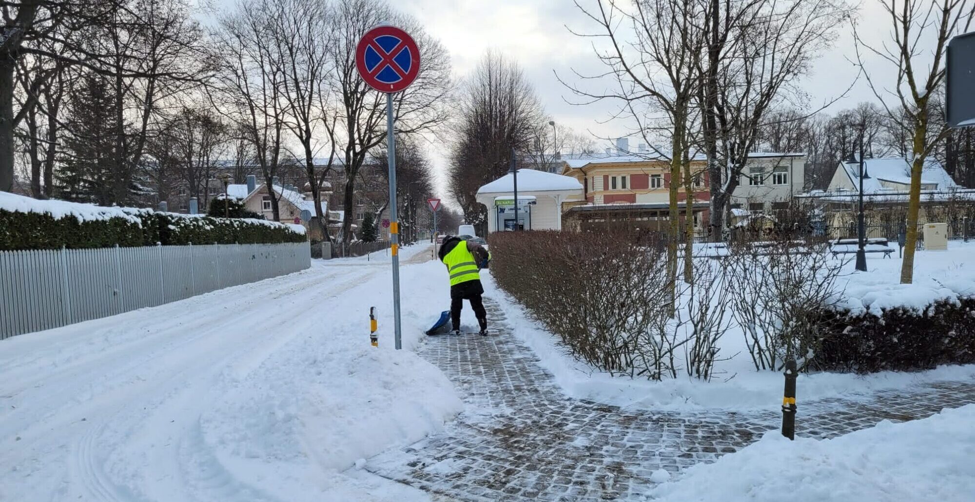Sniegu neizvedīs. Ātrie brauc, bet kavējas