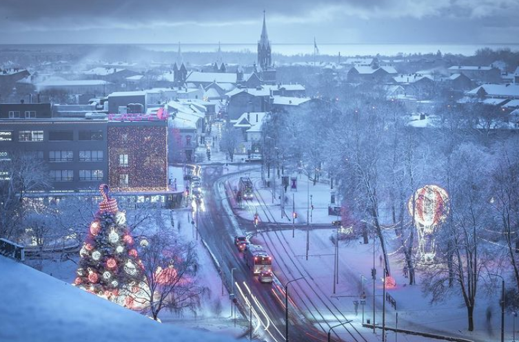 Valsts lielākajā daļā sniega sega nedaudz saplakusi; Liepājā – kļuvusi biezāka