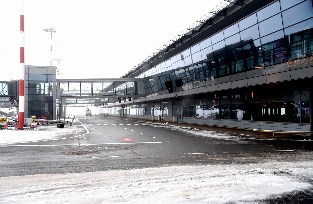 Lidostā “Rīga” skrejceļa darbība atjaunota