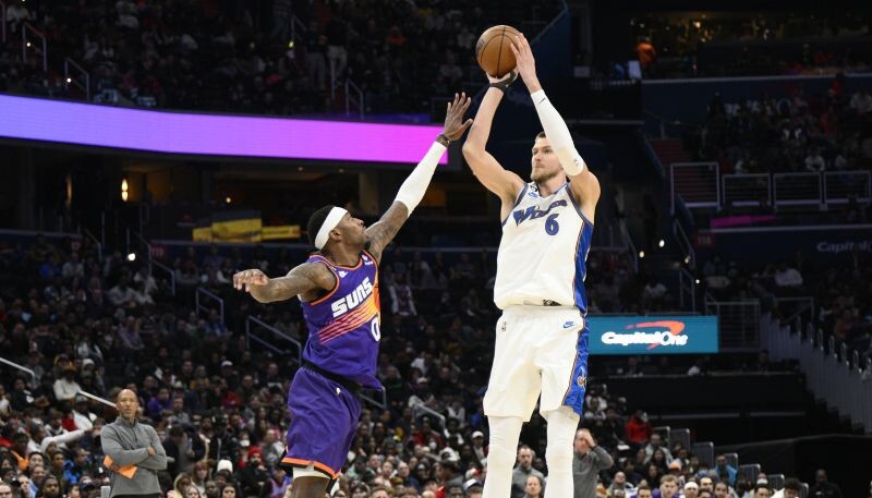 Porziņģim 22 punkti “Wizards” uzvarā pār “Suns”