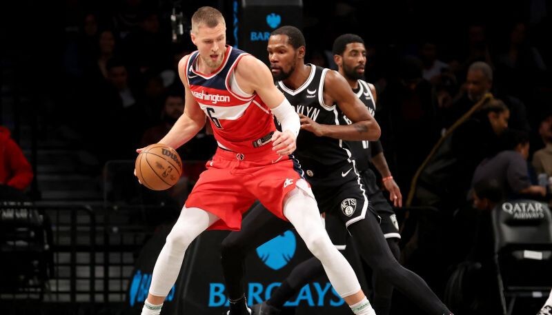Porziņģis labo karjeras rekordu arī atlēkušajās bumbās, taču neglābj “Wizards” no zaudējuma