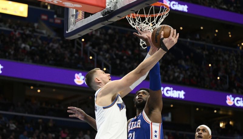 Porziņģa “double-double” palīdz “Wizards” pārspēt “76ers”