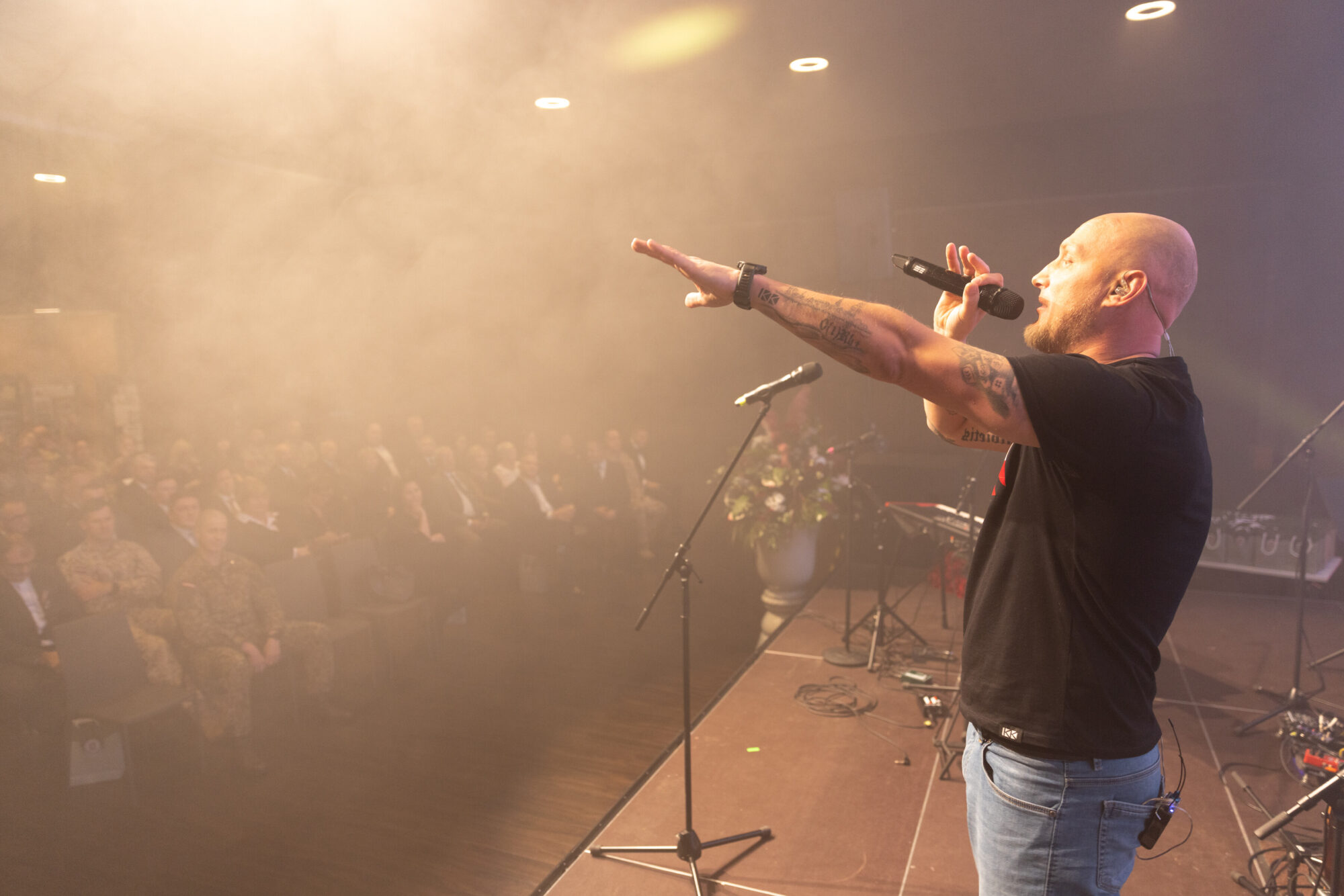 “Kreisais Krasts” reperis R2RS izdod singlu “Kaut putni”