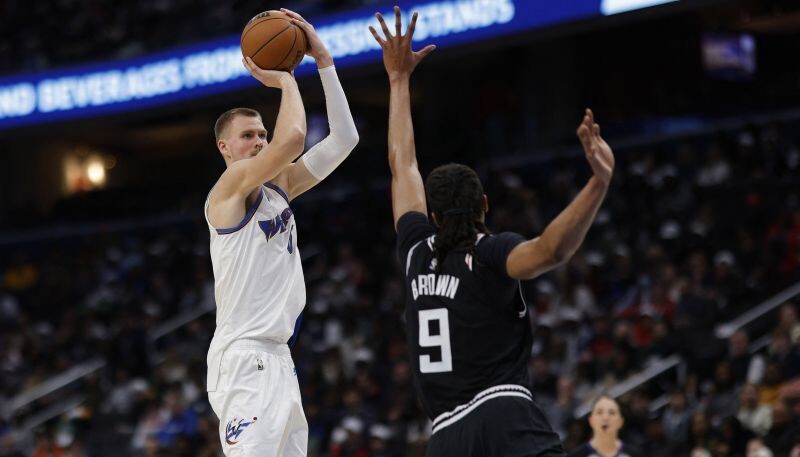 Porziņģim NBA 30 gūti punkti un 15 atlēkušās bumbas “Wizards” zaudējumā
