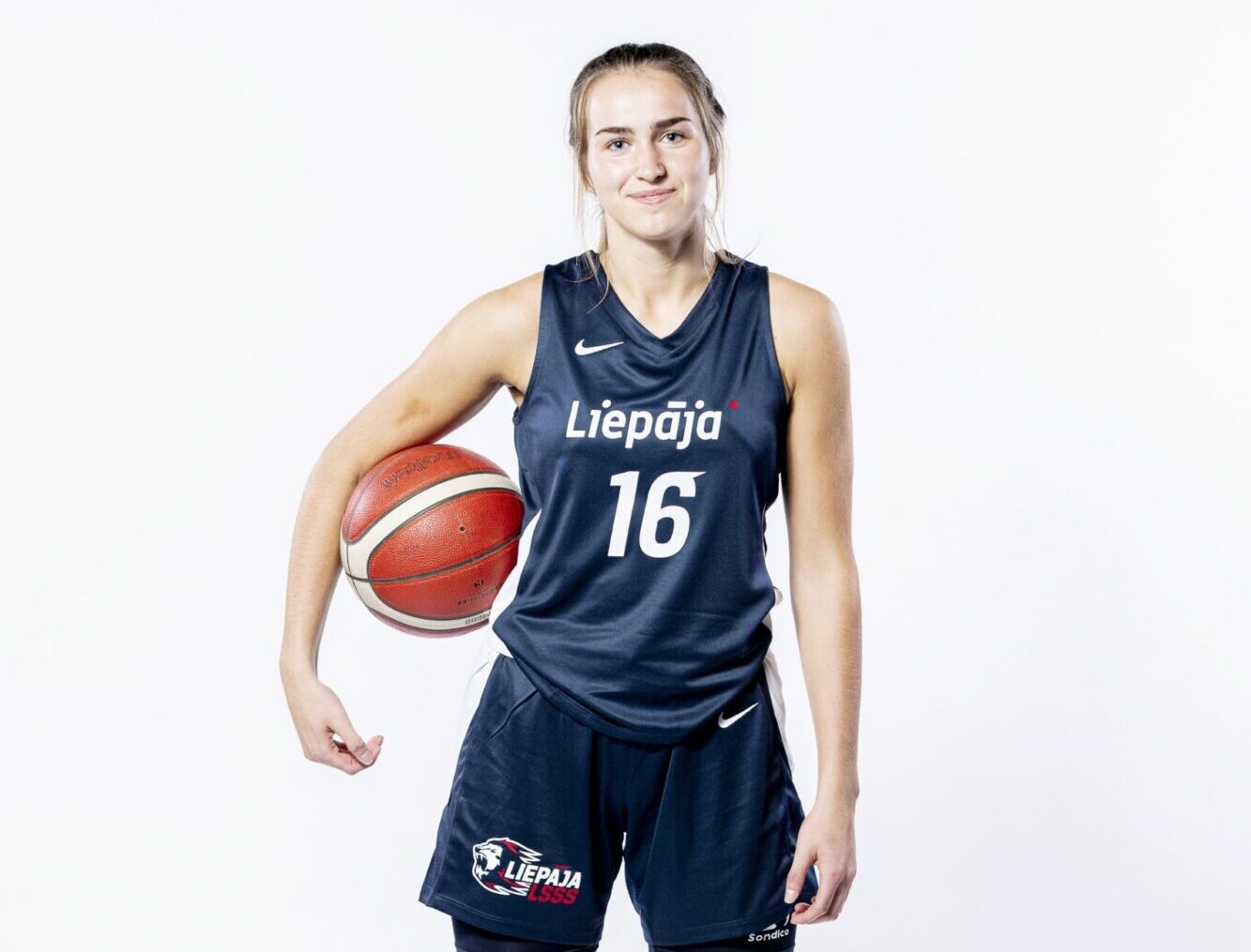 Latvijas U-18 basketbolistes gatavosies Baltijas jūras kausa izcīņai 15 spēlētāju sastāvā