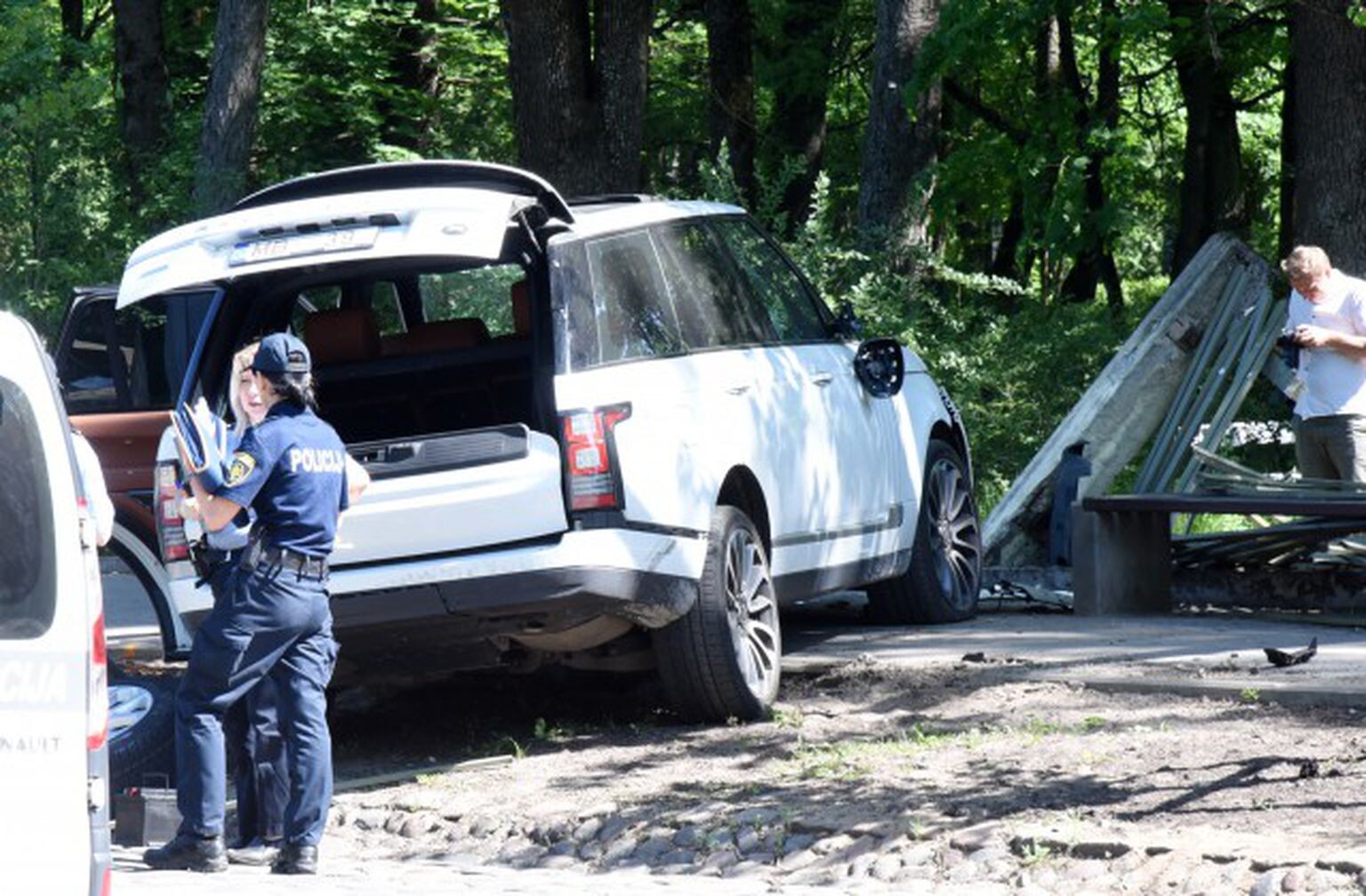 Bunkus slepkavības lietā celtas apsūdzības trijām personām